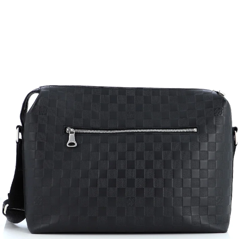 Discovery Messenger Bag Damier Infini Leather MM